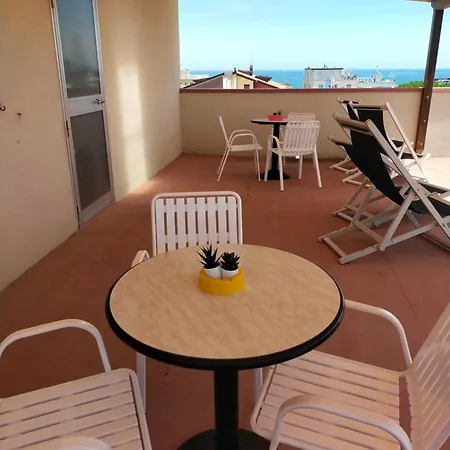 Отель Goldene Rose 2*